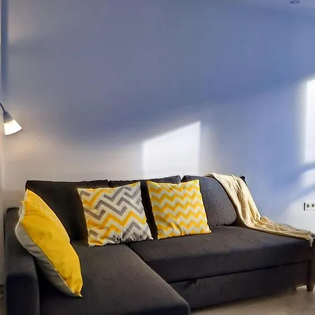 아파트 Cosy With Balcony *