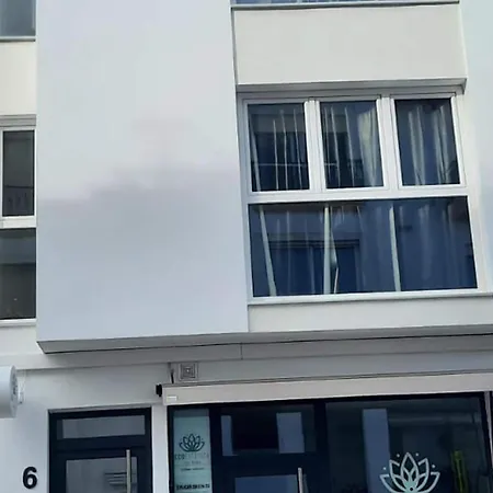 아파트 Cosy With Balcony *
